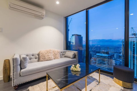 EQ Tower Luxury 2 Bedroom Skyline CBD Apartment - New Castle Holiday 1