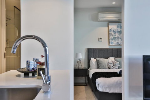 EQ TOWER Melbourne CBD APT - New Castle Holiday 1