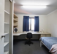 Erica Underwood House 6 Bedroom Flat - New Castle Holiday