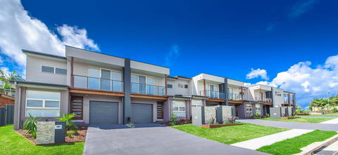 Escape At Nobbys Executive Townhouse 1 74 Pacific Drive - New Castle Holiday 1