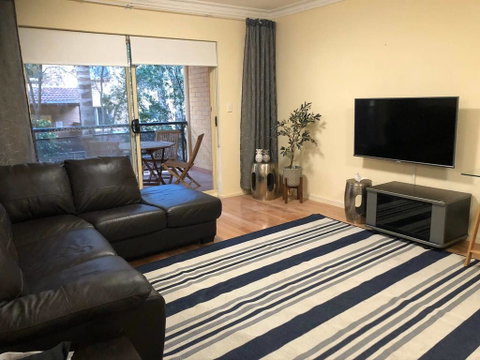 Escape To Strathfield For 8 Guests - New Castle Holiday 0