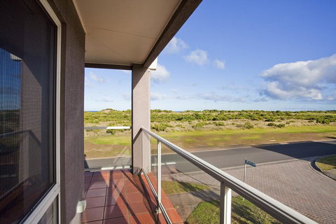 Esplanade Frontage 1-209 - New Castle Holiday 1