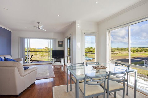 Esplanade Frontage 1-209 - New Castle Holiday 2