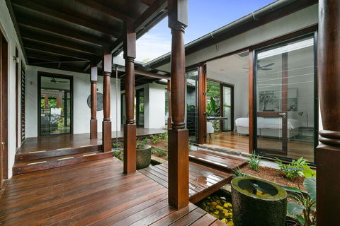 Esprit Luxury Retreat Palm Cove - New Castle Holiday 2