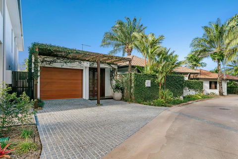 Esprit Luxury Retreat Palm Cove - New Castle Holiday 3