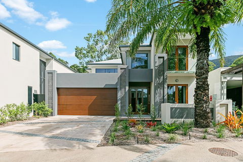 Esprit Luxury Retreat Palm Cove - New Castle Holiday 0