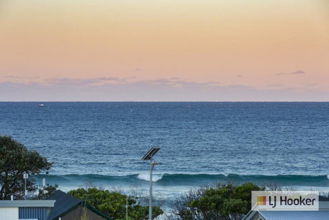 EXCLUSIVE OCEAN VIEW PENTHOUSE ON MARINE PARADE - New Castle Holiday 1