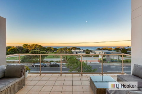 EXCLUSIVE OCEAN VIEW PENTHOUSE ON MARINE PARADE - New Castle Holiday 3