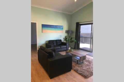 FAIRVIEW COTTAGE 25B - Waterfront Accommodation - New Castle Holiday 1
