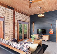 Falls River Luxury Accommodation - New Castle Holiday