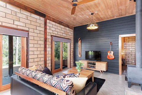 Falls River Luxury Accommodation - New Castle Holiday 0