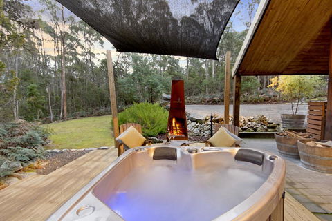 Falls River Luxury Accommodation - New Castle Holiday 2