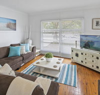 Family Beach House With Parking and Outdoor Dining - New Castle Holiday