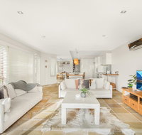 Family House With BBQ Deck Water View and Parking - New Castle Holiday