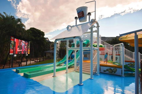 FAMILY PARADISE - New Castle Holiday 3
