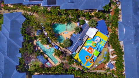 FAMILY PARADISE - New Castle Holiday 0