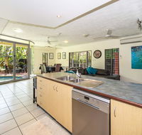 Fannie Bay Art House - New Castle Holiday