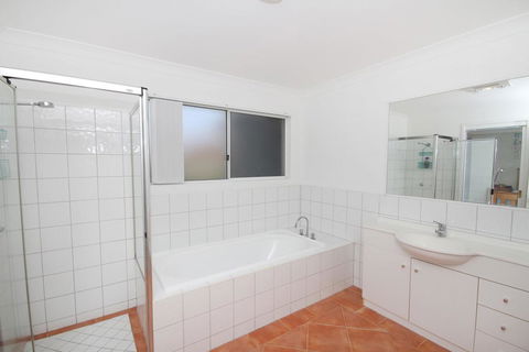 FANTASTIC HOLIDAY UNIT IN A PERFECT LOCATION - New Castle Holiday 1