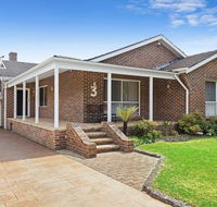 Fern Way Beach House - 70m to beach - New Castle Holiday