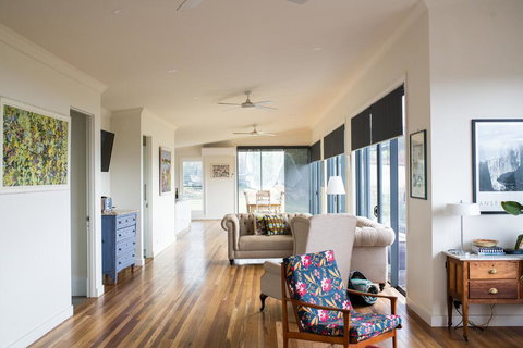 Five Bed, Five Bath, Five Star View - 2 Mins To CBD - Wentworth Estate - New Castle Holiday 1