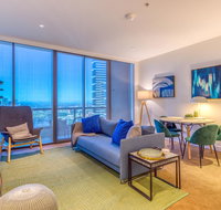 Flying views over the CBD free parking pool sauna wifi - New Castle Holiday