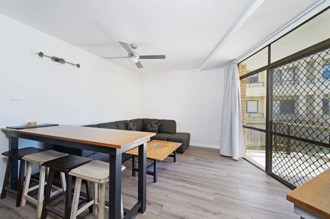 Flynns Beach Apartments 4, 41 Pacific Drive - New Castle Holiday 2