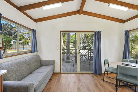 Flynns Beach Caravan Park - New Castle Holiday 1