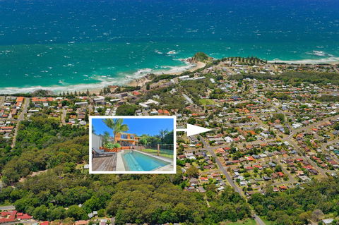 Flynns Beach Retreat - New Castle Holiday 1