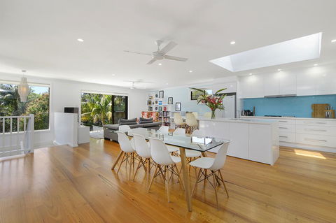 Flynns Beach Retreat - New Castle Holiday 2