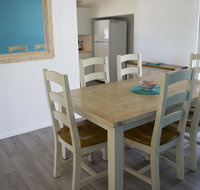 Fossickers Cottages - New Castle Holiday