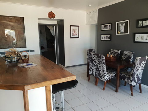 Fossickers Den Dugout Accommodation - New Castle Holiday 3