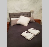 Fossickers Den Dugout Accommodation - New Castle Holiday