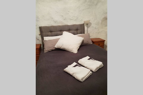 Fossickers Den Dugout Accommodation - New Castle Holiday 0