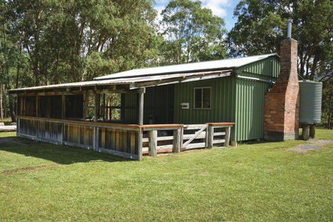 Four Bull Hut - New Castle Holiday 3