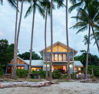 Frangipani Beach House - Newell Beach - New Castle Holiday