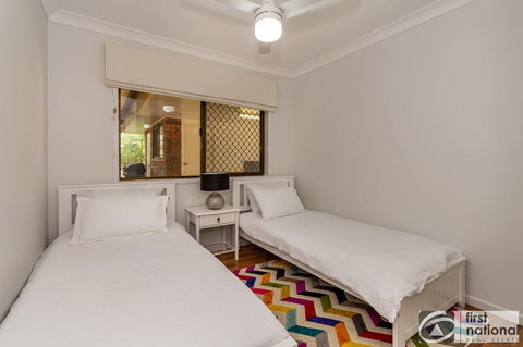 Freshly Revovated Dog Friendly House Walking Distance To Waterfront! - New Castle Holiday 3