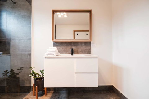 Freycinet Studios Bay - New Castle Holiday 3