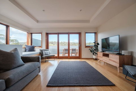 Freycinet Studios Bay - New Castle Holiday 2