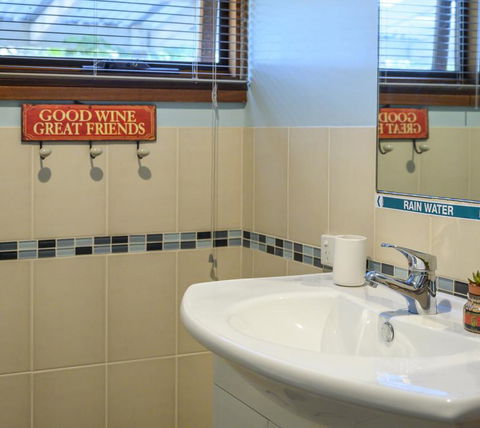 Friends At McLaren Vale - New Castle Holiday 1