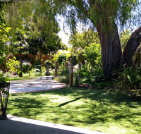 Friends Holiday House - New Castle Holiday