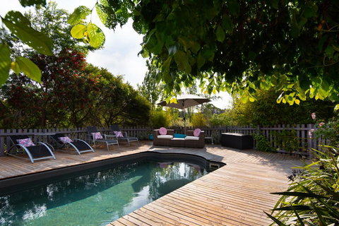 Gables Bend On High - New Castle Holiday 1