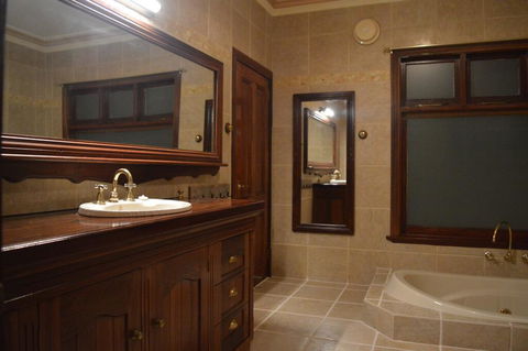 Gargoyle Lodge - New Castle Holiday 2