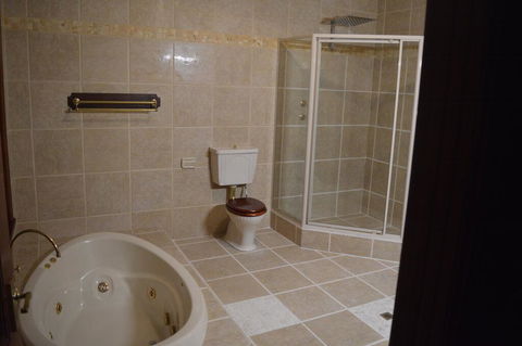 Gargoyle Lodge - New Castle Holiday 1