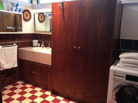 Gasworks B&B Cottages - New Castle Holiday 1