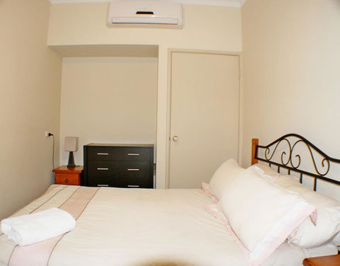 Geraldton Luxury Retreat 2 - New Castle Holiday 3