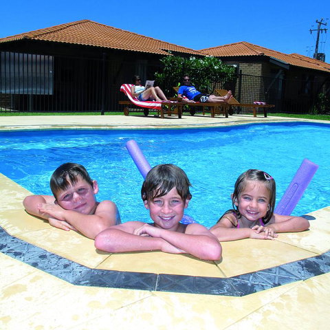 Geraldton's Ocean West Holiday Units & Short Stay Accommodation - New Castle Holiday 3
