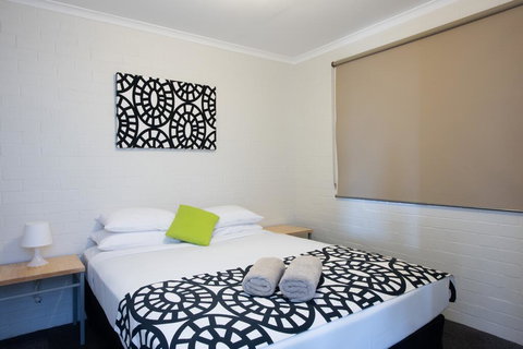 Geraldton's Ocean West Holiday Units & Short Stay Accommodation - New Castle Holiday 0