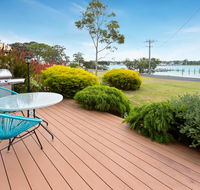 Getaway - waterfront island living - New Castle Holiday