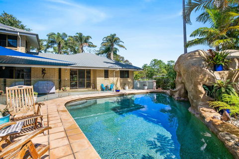 Getaway Haven In The Noosa Surrounds - New Castle Holiday 0
