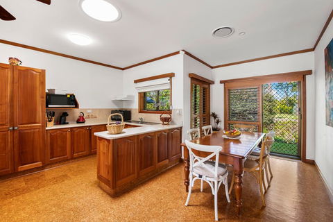 Getaway Haven In The Noosa Surrounds - New Castle Holiday 2